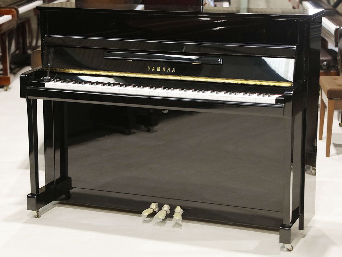 2009 Yamaha B113 Piano. FREE 5 YEAR WARRANTY