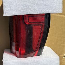 2019-2023 GMC SIERRA TAILLIGHT 