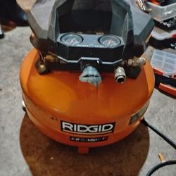 RIDGID air Compressor 2.6 Scfm 90 Psi 150 Max Psi