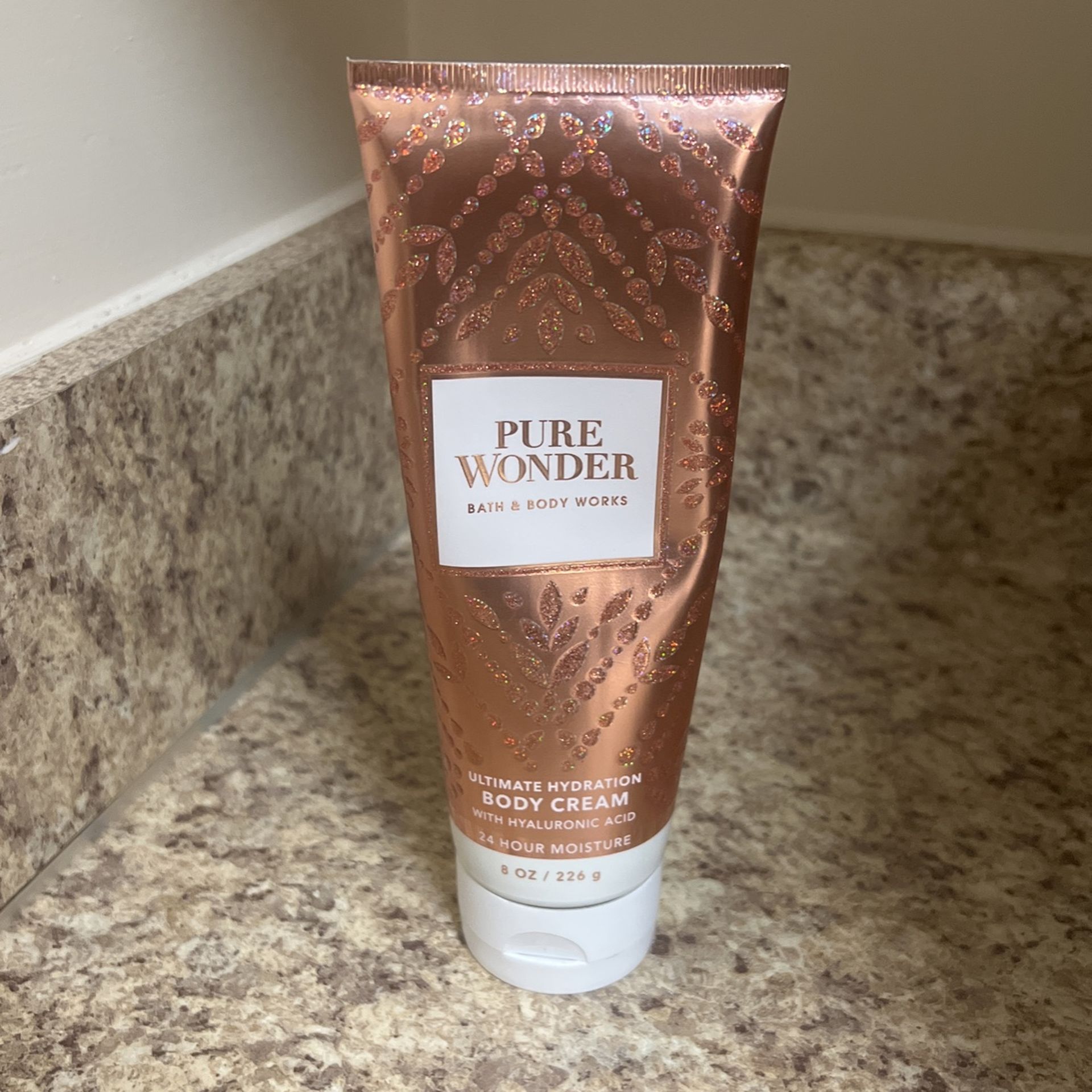 Bath & Body Works Pure Wonder Lotion ( Only Used Twice)