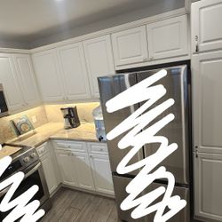 White Kitchen Cabinets

Full Set

Quick Sale