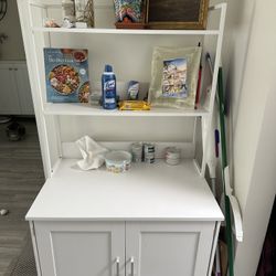 Litter Box Enclosure / Shelf