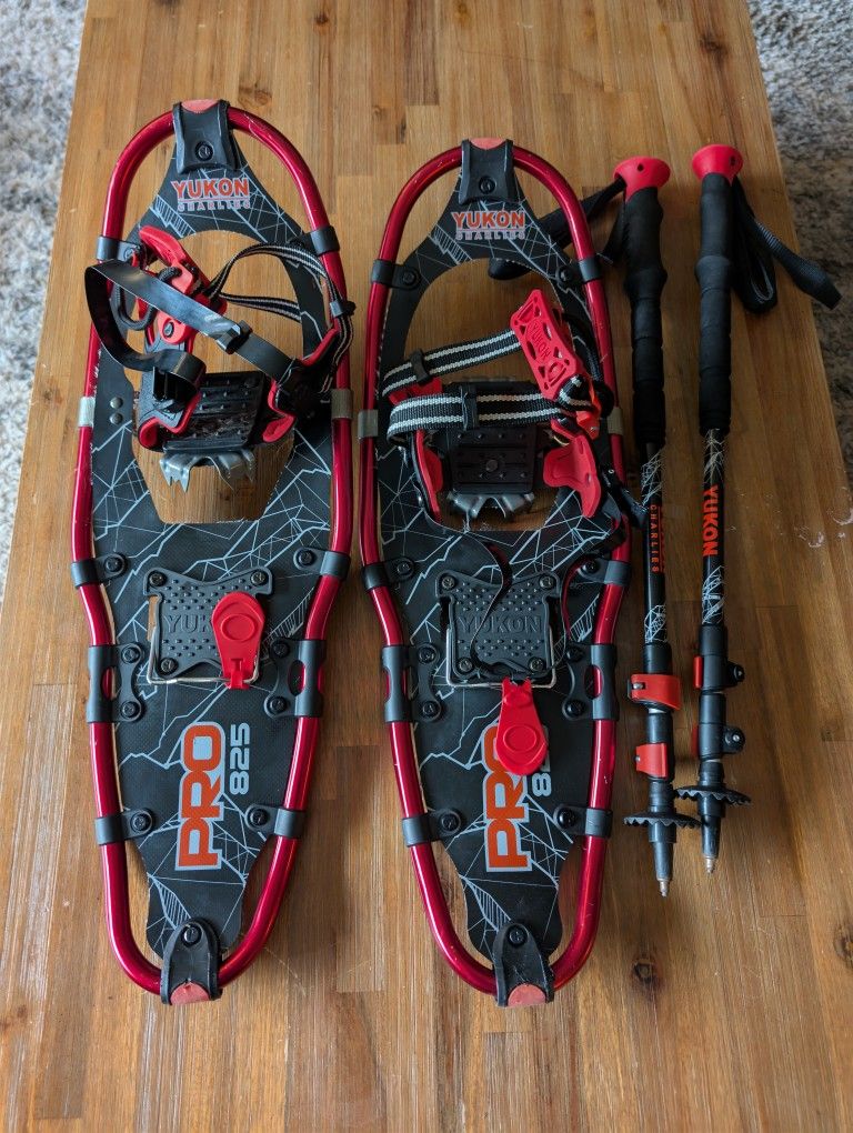 Yukon Charlie Pro 825 Snowshoes w/ Poles
