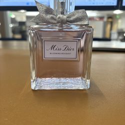 5oz Miss Dior blooming Bouquet 