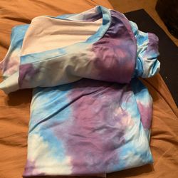 Women’s tie dye outfit