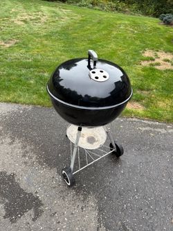 Weber Original Kettle Charcoal Grill with cover and extra brand new grate