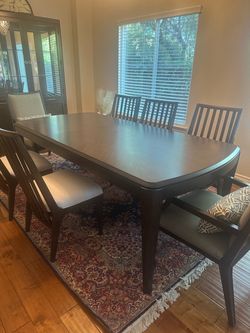 Dining set. Table and 5 chairs