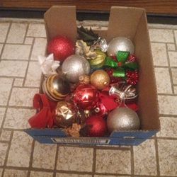 Miscellaneous Box Of Christmas Tree Ornaments 