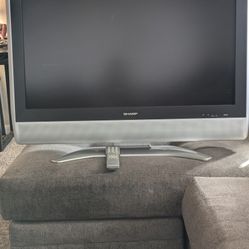 Sharp Aquos TV 40" LCD Television LC-40D6U