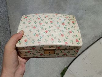 Jewelry box
