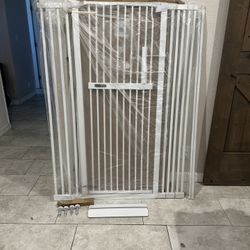 Extra Tall Pet Gate / Baby Gate - Fits Openings 29.9” - 44.4”