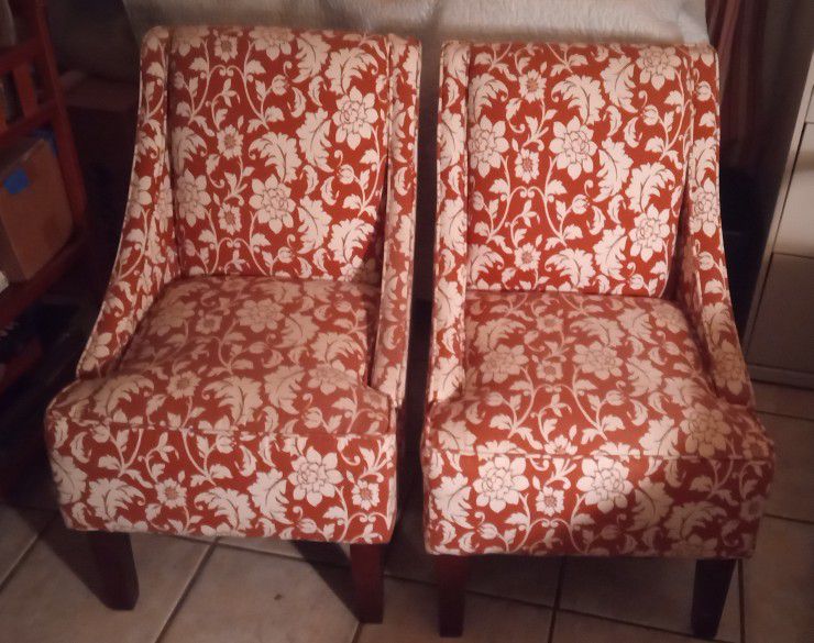 Excellent Condition Twin Parlor Chairs 