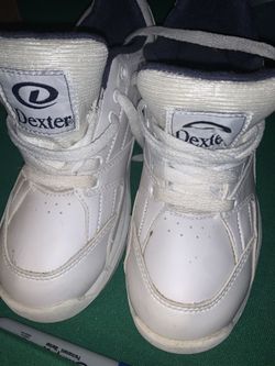 Dexter kids bowling shoes - size 4 (barely used)