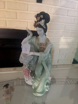 Vintage Chinese Porcelain Court Lady Figurines – Celadon Green Glaze, Set of 2