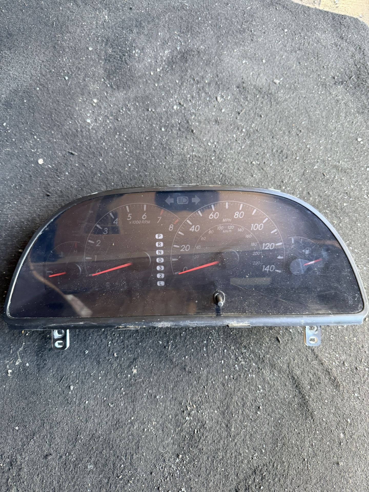 Toyota Camry LE 2005 Cluster (OEM)