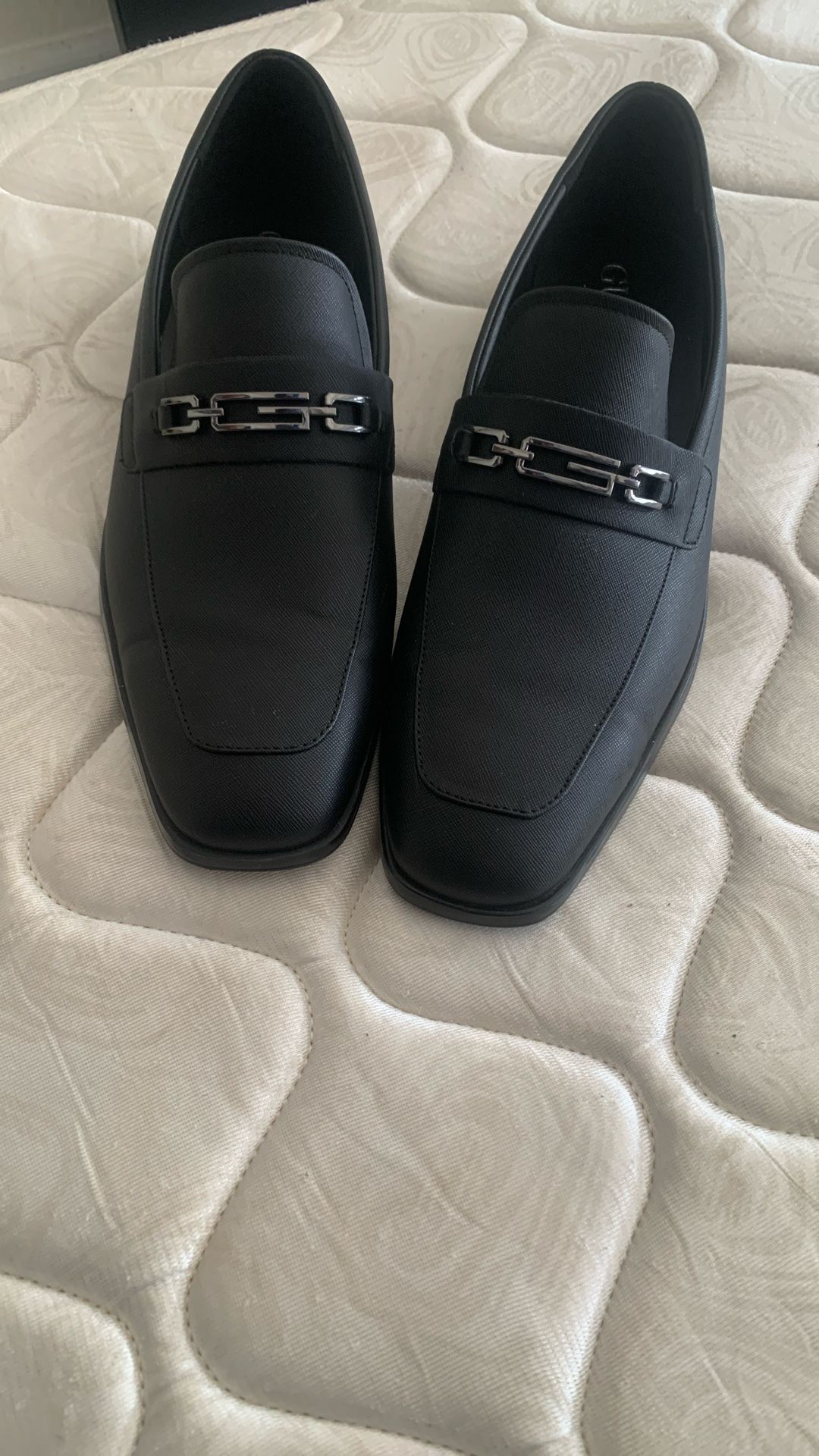 GUESS Men’s Loafers – Like New Size: (12 Men) Price Negotiable !