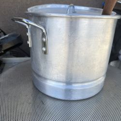 Small Pot …$3 Dlls I Don’t Know The Size 