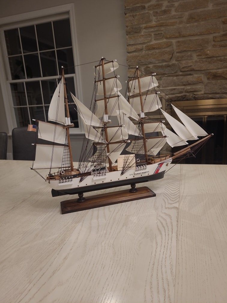 Us Coast Guard USCG CUTTER EAGLE REPLICA MODEL SHIP