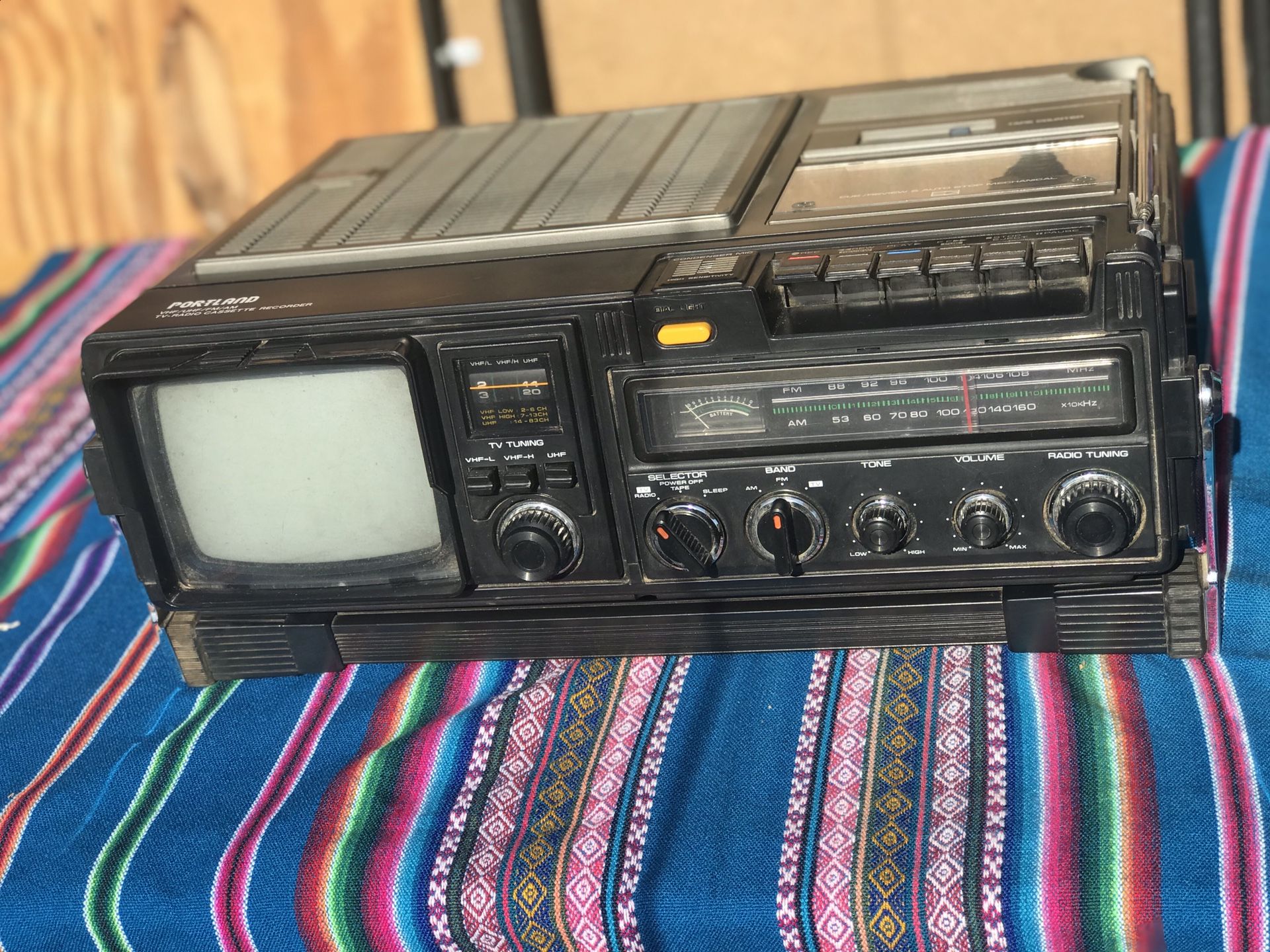 Vintage 1981 Portable 5”inch TV RADIO CASSETTE RECORDER Earthquake