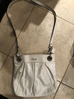Excellent condition Pearl Coach purse