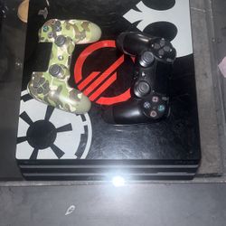 PS4 WITH 2 CONTROLLERS 