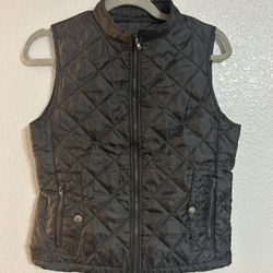 Womans black quilted sleeveless vest size XS