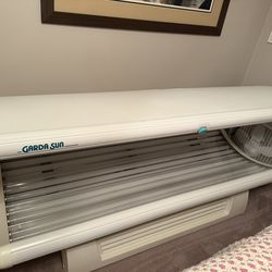 Garda Sun Tanning Bed with brand new cleaner
