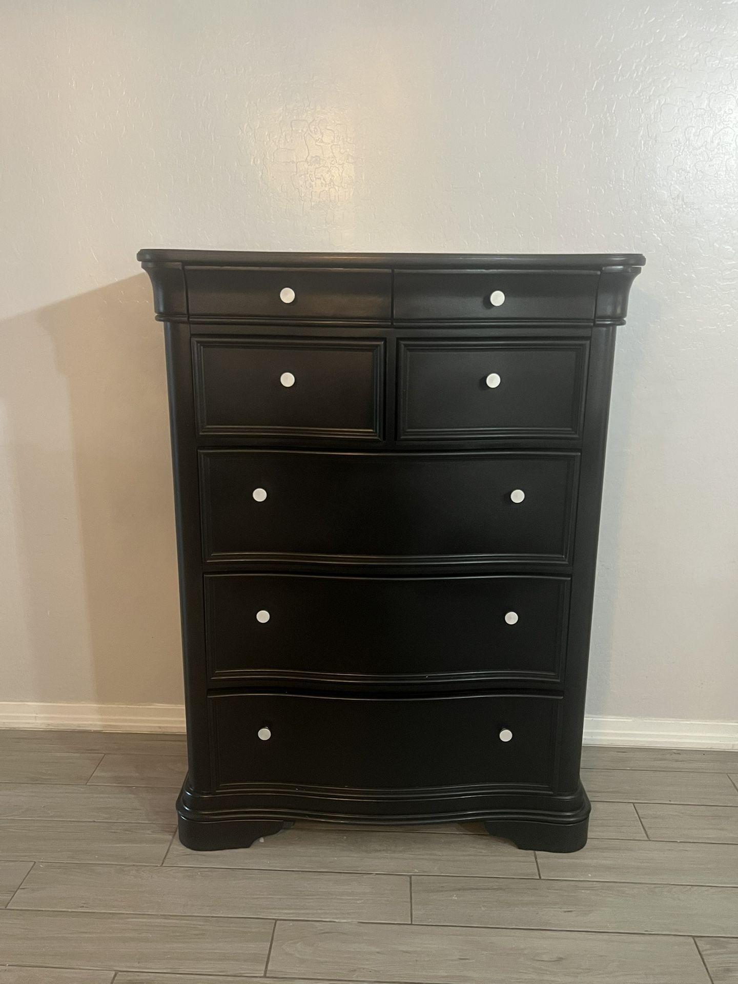 Black Chest Of Drawers