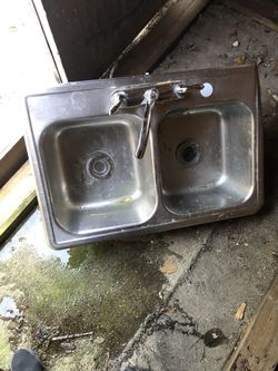 Double kitchen sink with faucet