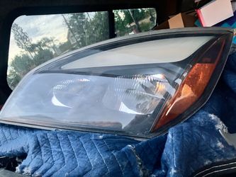 2018-24 FREIGHTLINER CASCADIA TRUCK DRIVERSIDE HEADLIGHT -HEADLAMP USED LENS IN GREAT CONDITION
