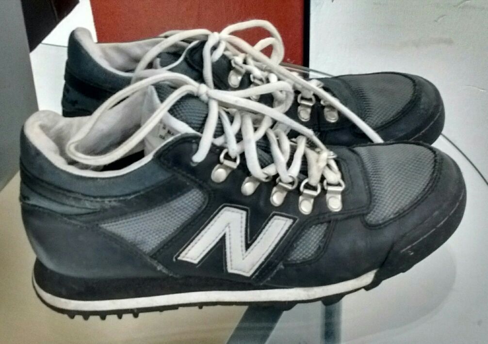 New Balance 710 WOMEN 9.5 hiking Shoe Boots Trail Black Grey leather