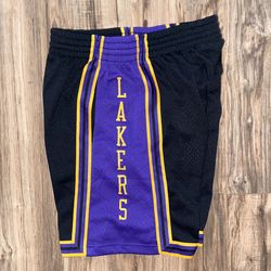 New men’s size medium Mitchell & ness LA Lakers shorts