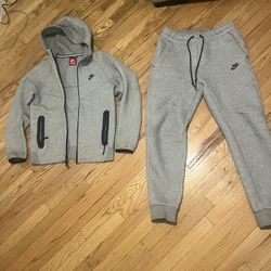 Grey Nike Tech Size M