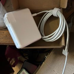 Apple Mac Book Pro Charger