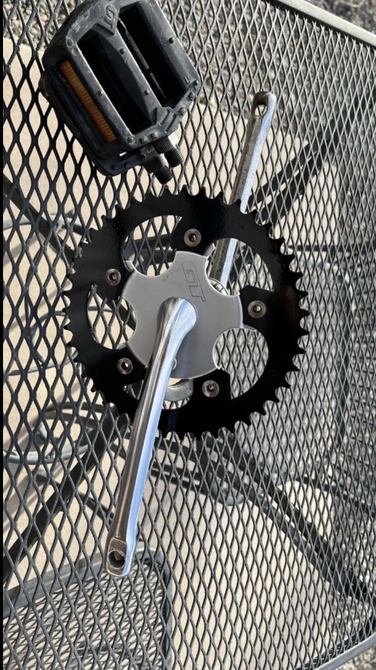 Gt Crank Set With Gt Pedals
