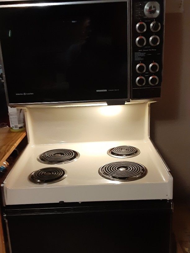 General Electric Spacemaker Cooking Center