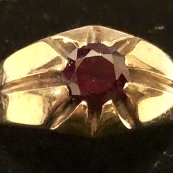 Men’s 10k gold ruby or garnet ring