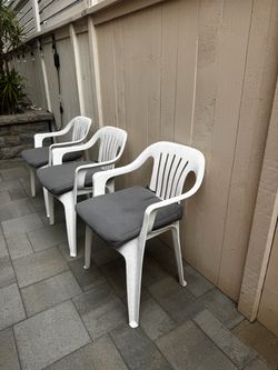 White outdoor chairs with matching cushions