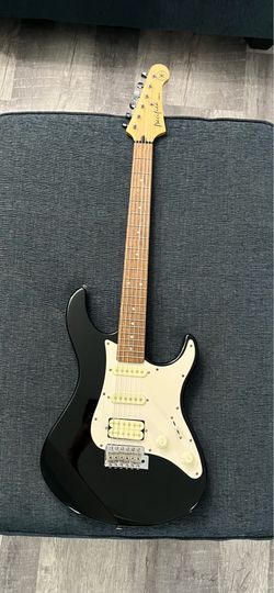 Yamaha PAC012 Electric Guitar with Yamaha Amplifier