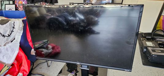 TCL 32 Smart TV w Stand