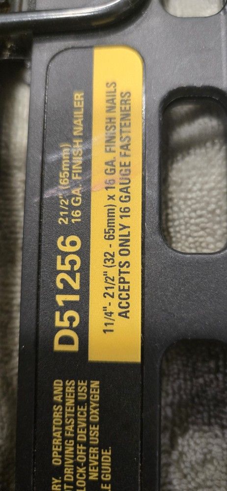 Dewalt D51256 16ga Finish Nail Gun