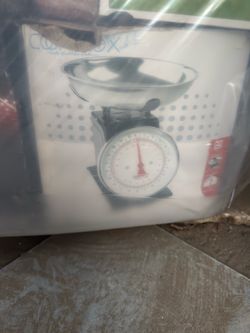 Desk fridge, blender, coffee maker, food scale