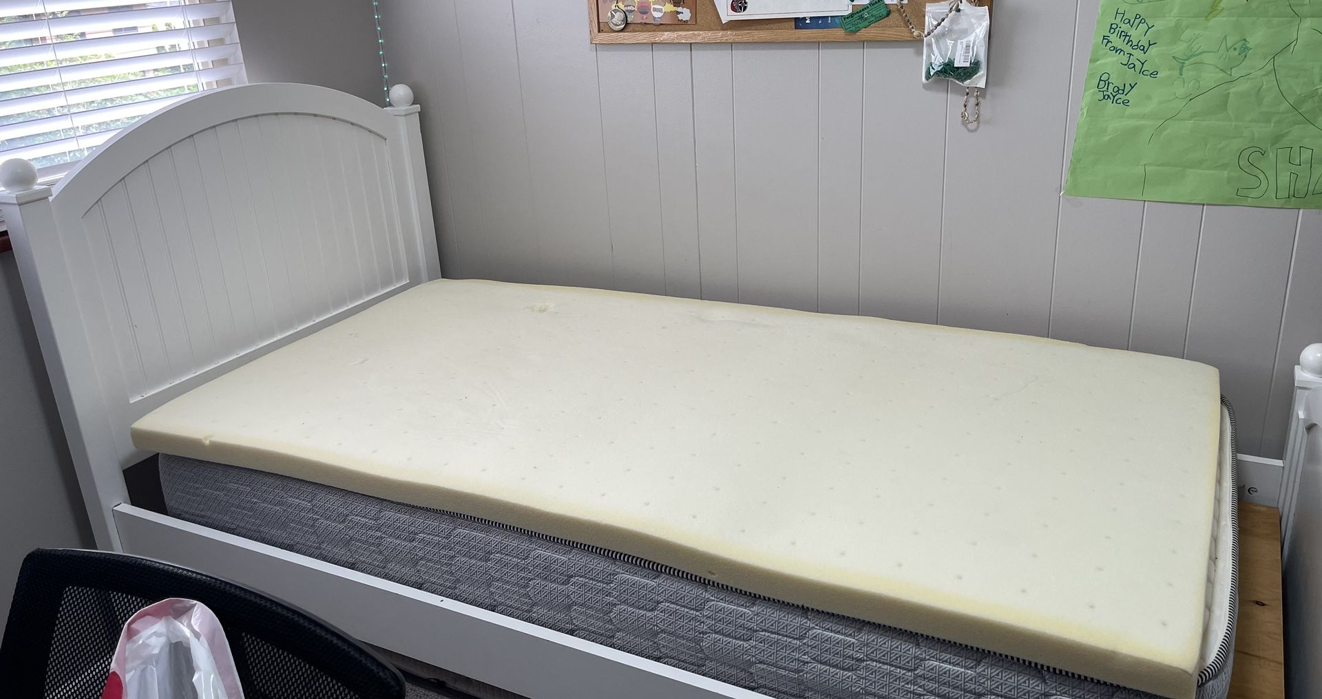 Twin Wood Bed Frame w/ (2) Mattresses