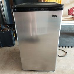 Sanyo Mini Fridge
