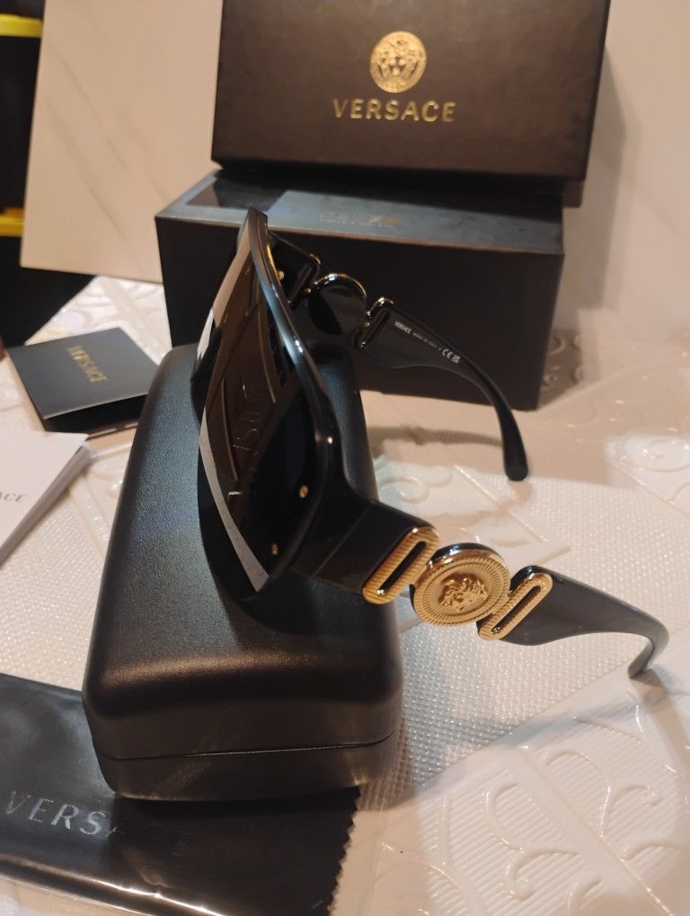 Versace Shield Sunglasses VE 4391 GB1/87 Gloss Black Gold  display picture 1