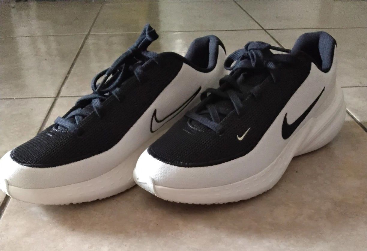 NIKE