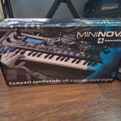 MININOVA NOVATION COMPACT SYNTHESISER