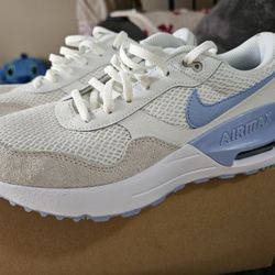 NEW Womens NIKE AirMax 