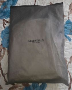 Essential fear of god shorts size M, color light oatmeal