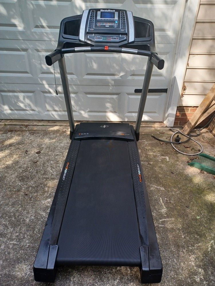 1.1/2 Year OLD Nordic Track T6.5 S TREADMILL